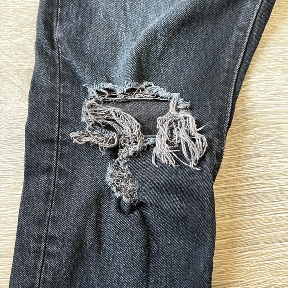 LIKE NEW! Levi’s 501 Skinny with Knee Rips - Wild Bunch Black - Picture 12 of 16